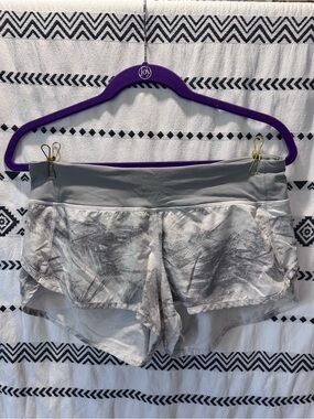 Lululemon Athletica hotty hot running  shorts women’s size 6